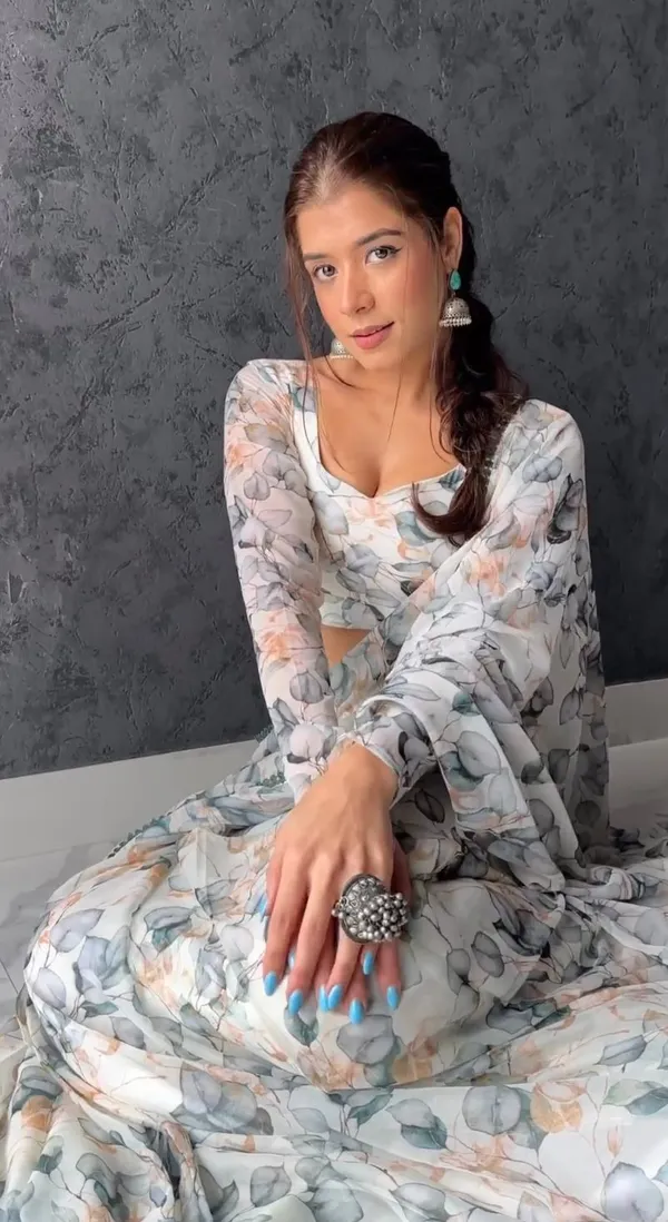 White_Trendy_Floral_Print_Pre-Stitched_Georgette_Saree